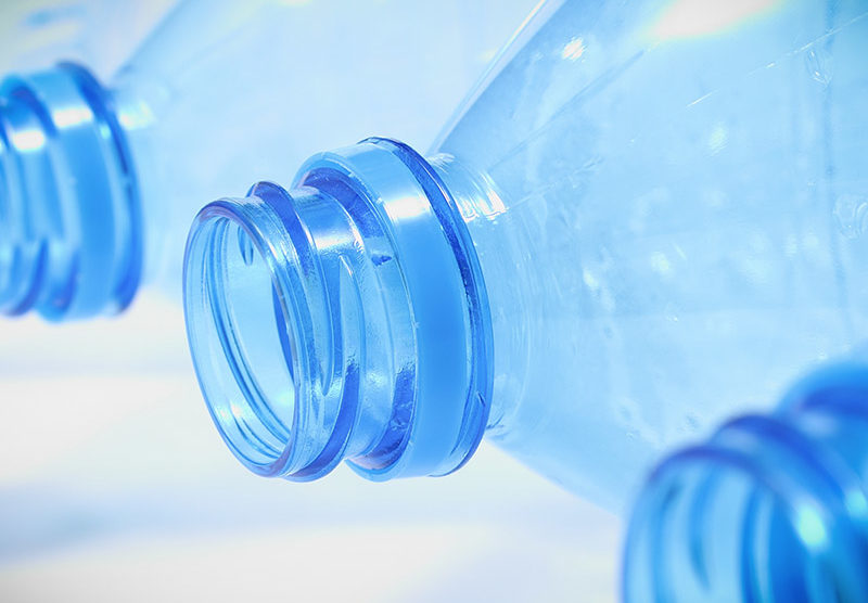 ¿Cómo el BPA de las botellas plásticas puede afectar tu salud?